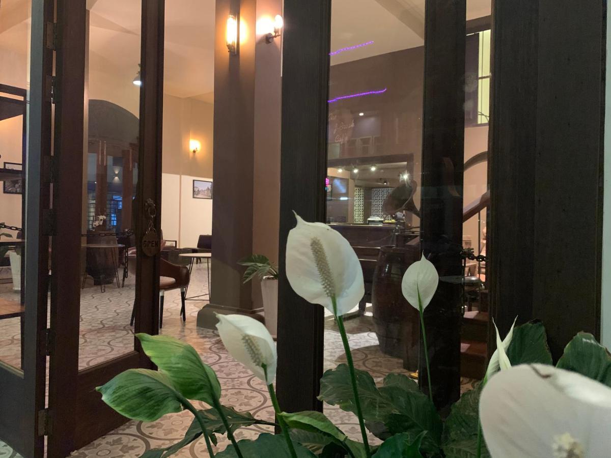 Hotel The J Break Boutique Kampot Esterno foto